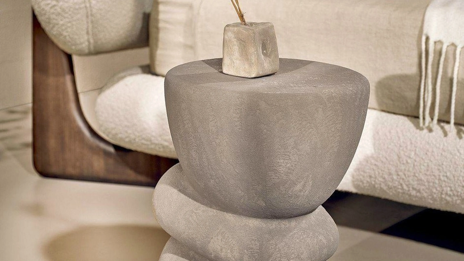 Ovoo coffee table in porcelain stoneware by Nature Design