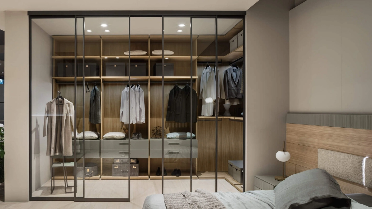 Luna Walk-in Closet by Maronese
