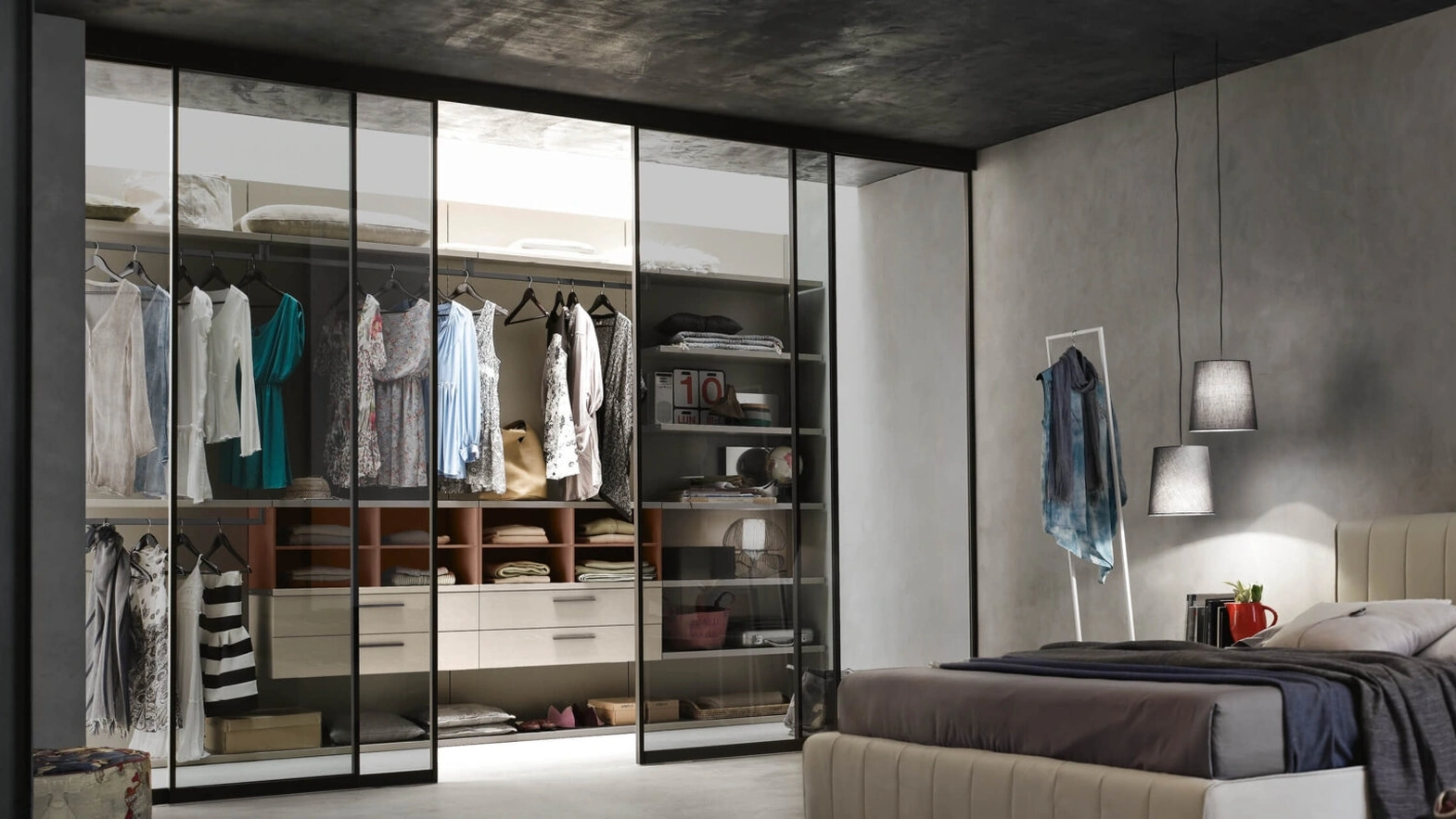 Movida Lacquered Walk-in Closet by Maronese