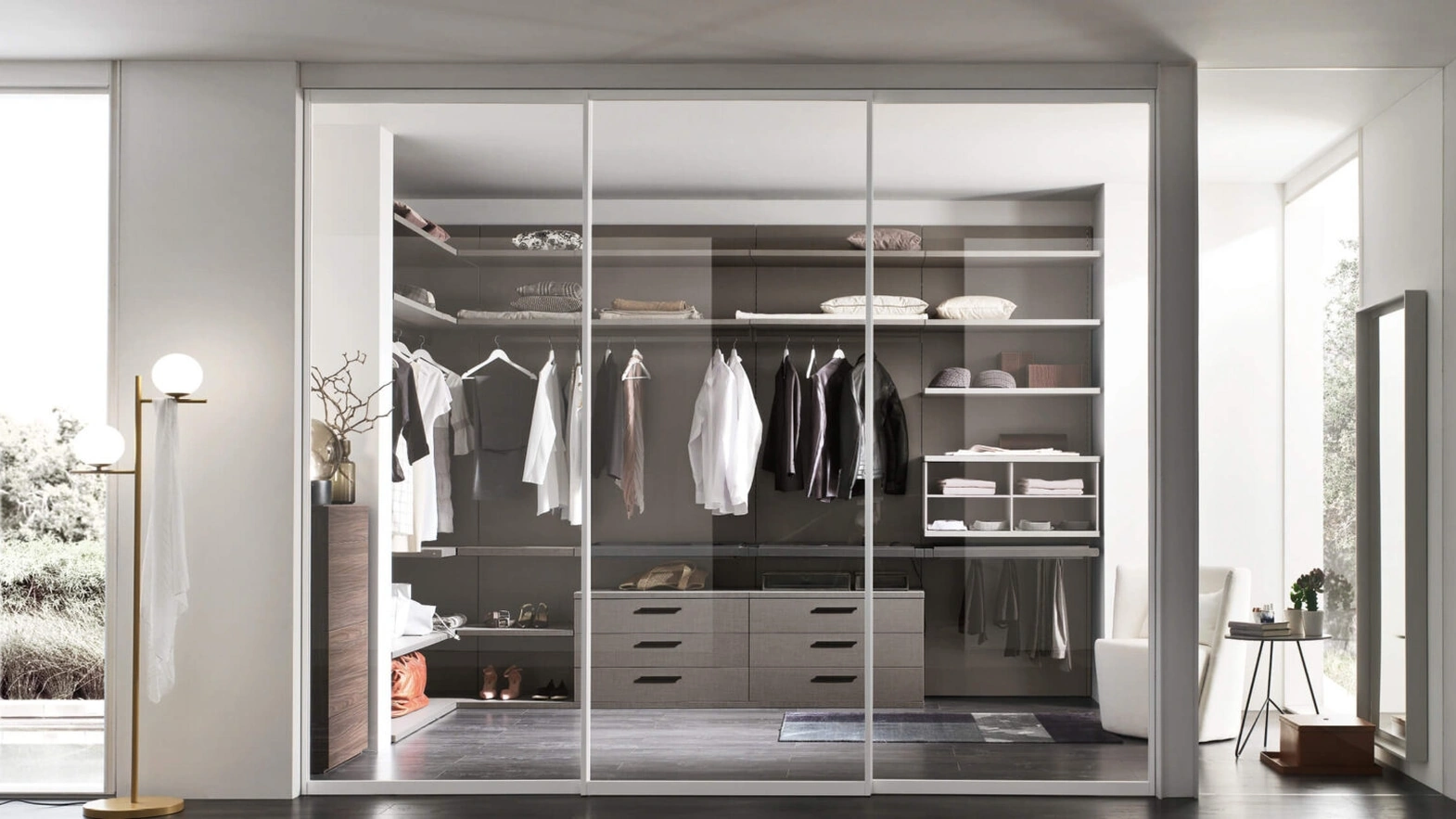 Movida Lacquered Walk-in Closet in Maronese