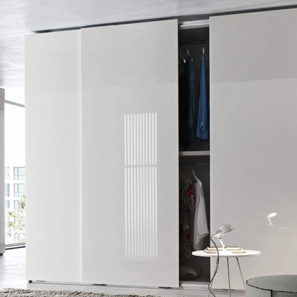 Sliding Wardrobe Wall with glossy lacquer finish by Maronese