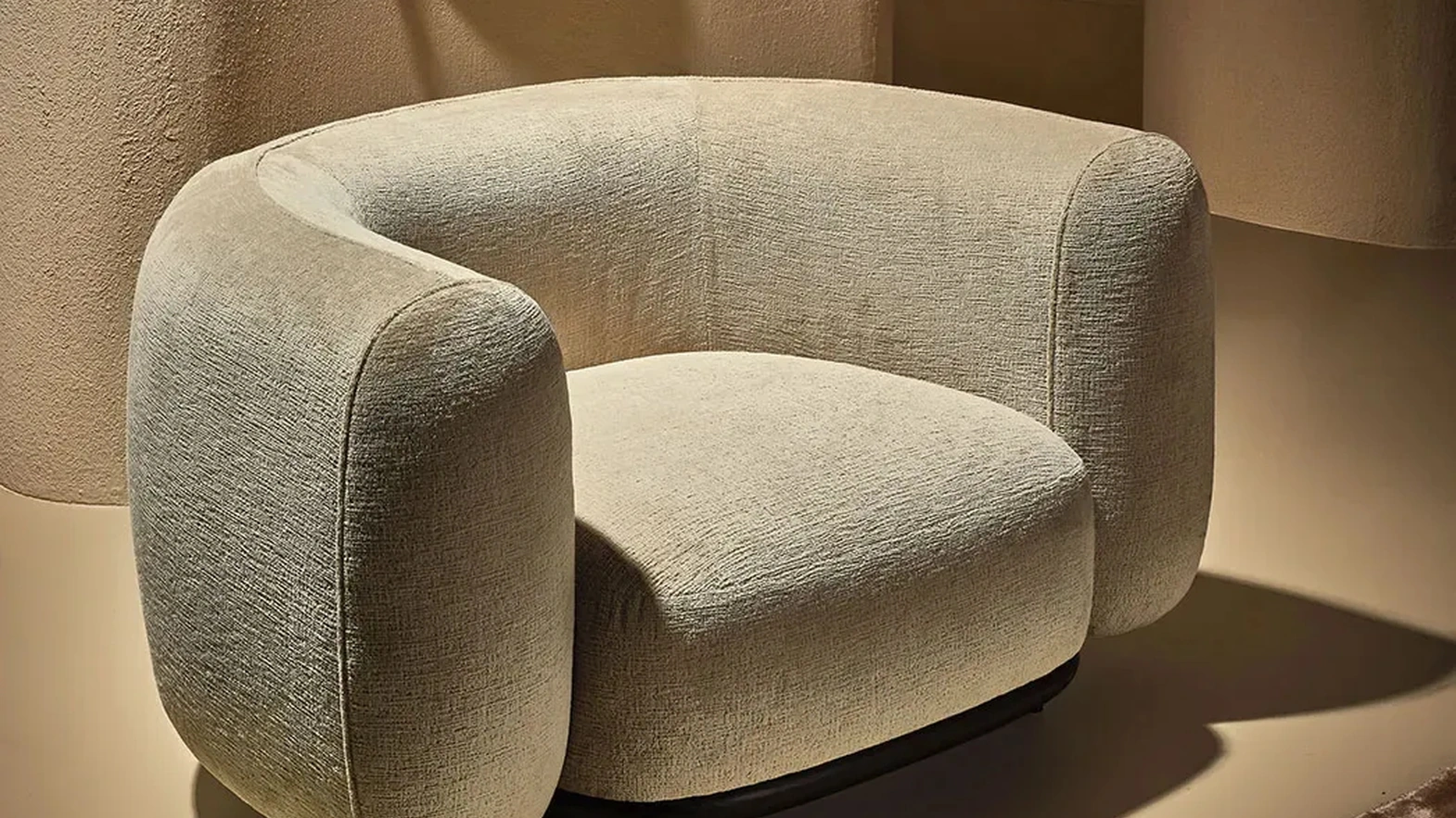 Daku Lounge Armchair in Upholstered Fabric by Nature Design