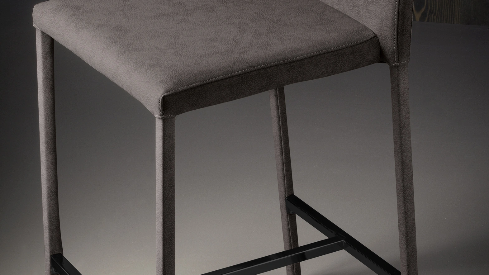 Kids Atelier Leather Stool by Zamagna
