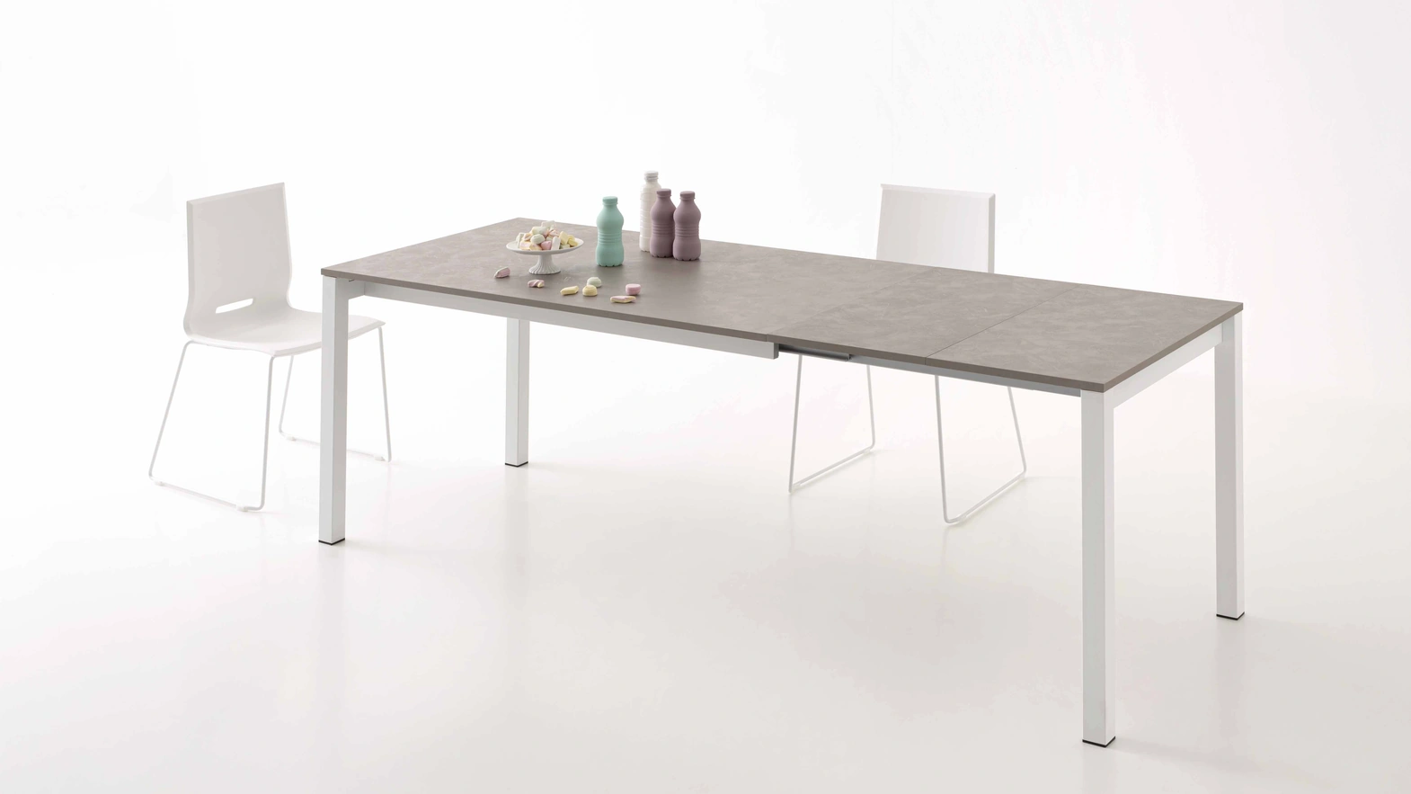 Jolly extendable table by Pointhouse