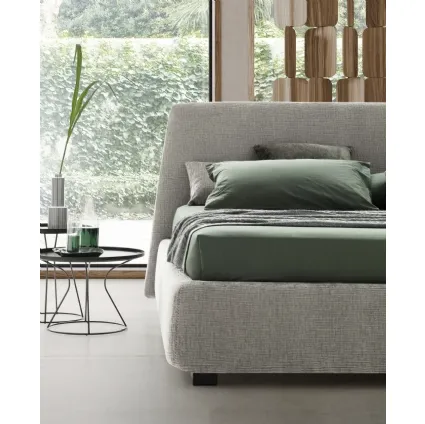 Calvin bed by Le Comfort.