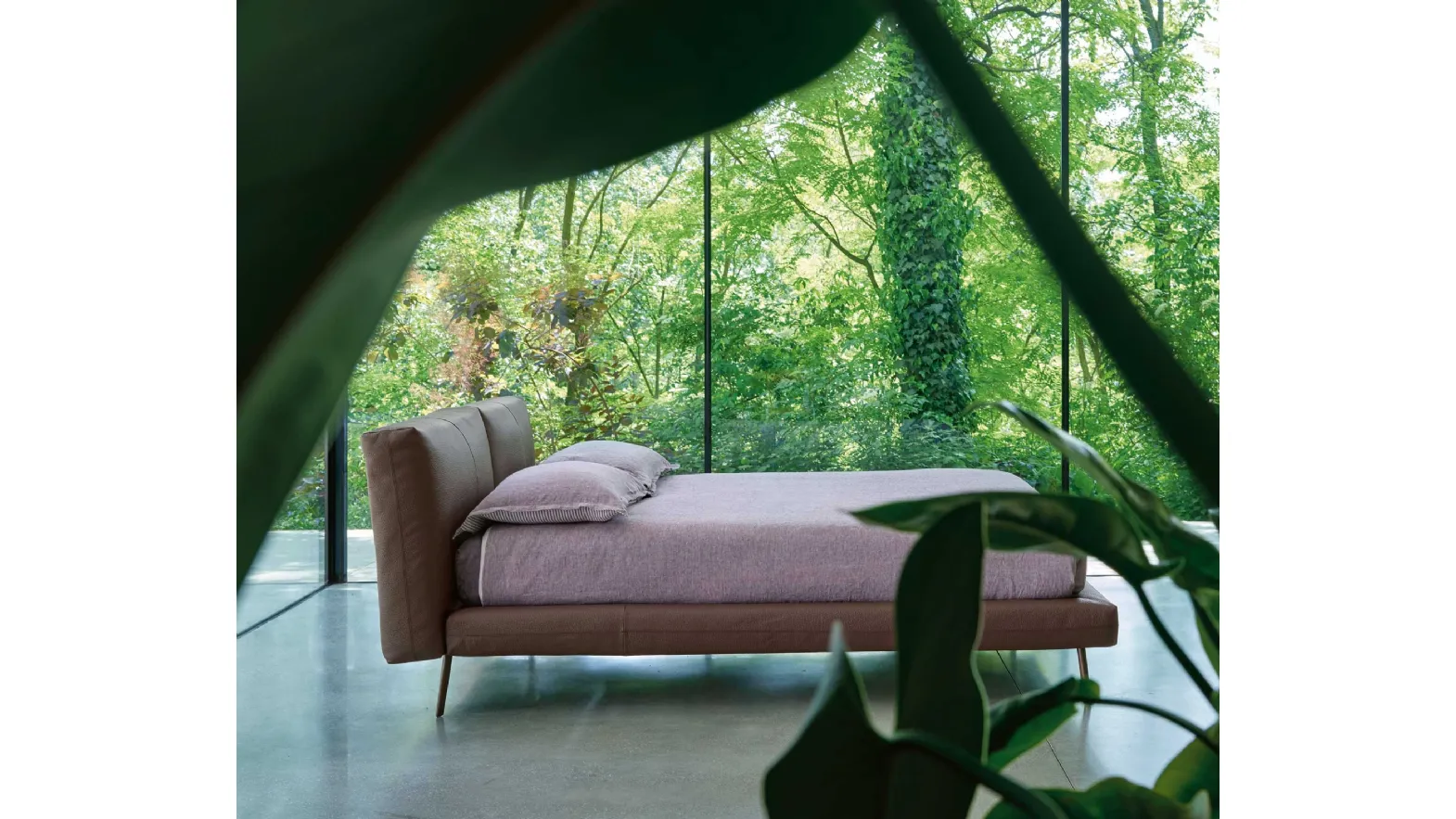 Kuna padded bed by Noctis.
