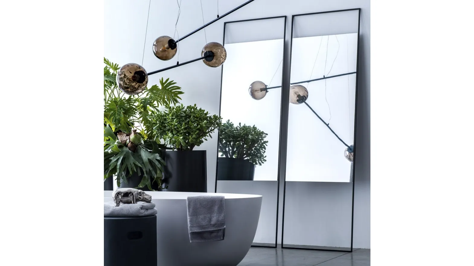 Adriani and Rossi's Roar Mirror