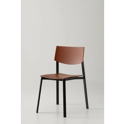 Beba chair in polypropylene by Pointhouse.