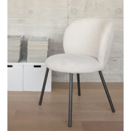 Belle chair in upholstered fabric by Altacom.