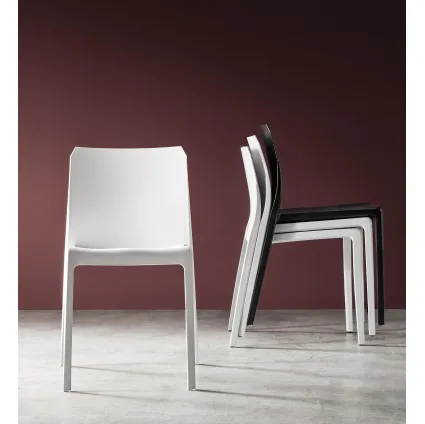 Stackable polypropylene chair Clelia by Maronese.