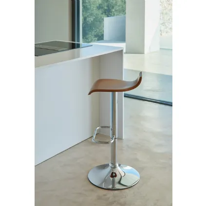 Ego SG405gas stool in leather by Friulsedie.