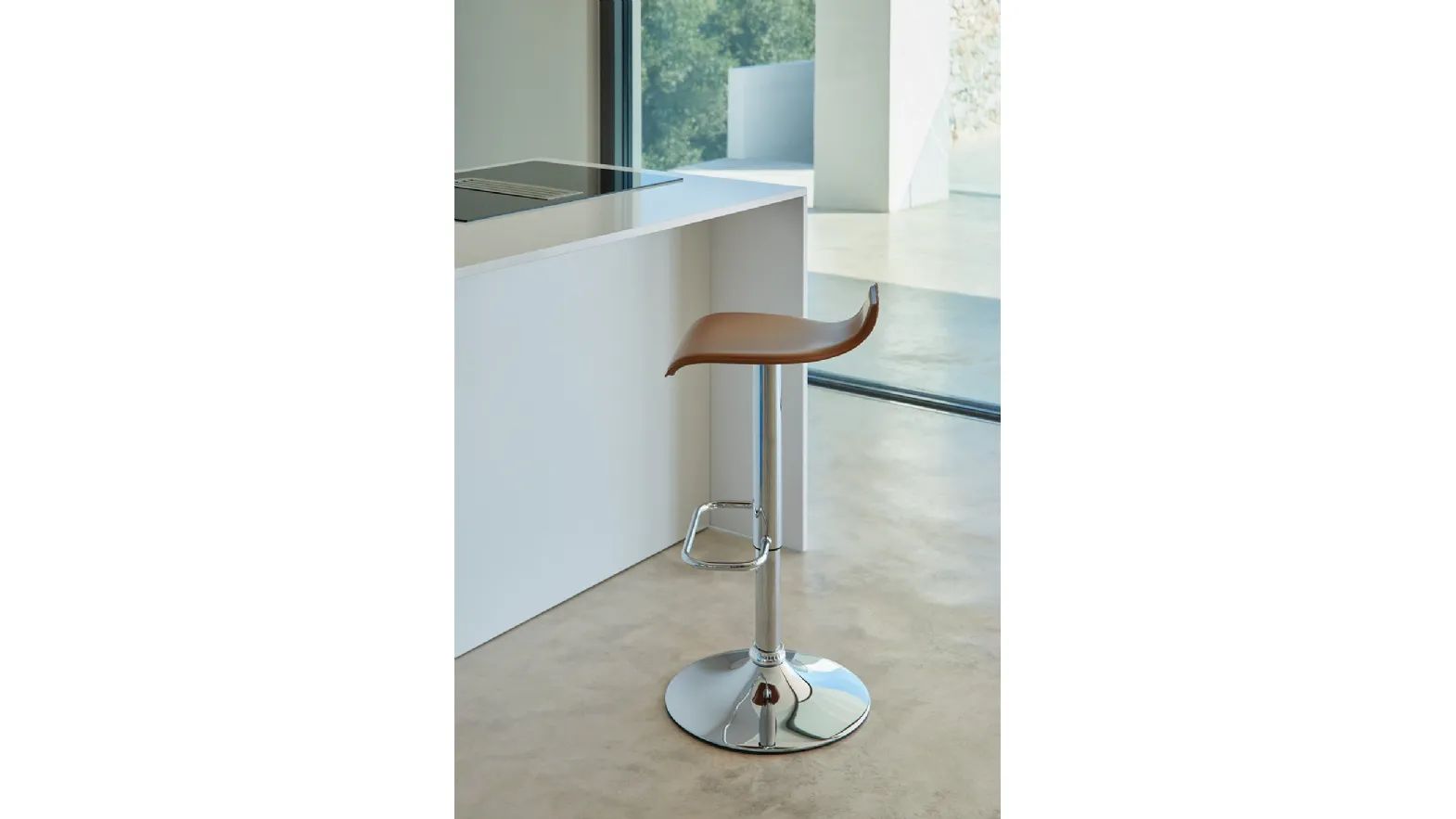 Ego SG405gas stool in leather by Friulsedie.