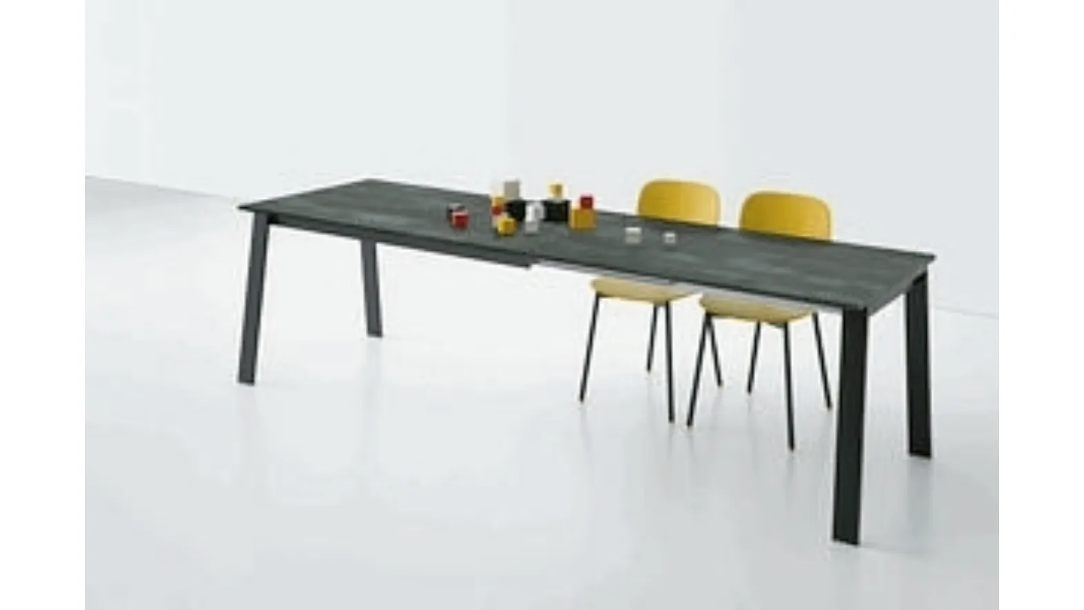 Delta extendable table by Pointhouse