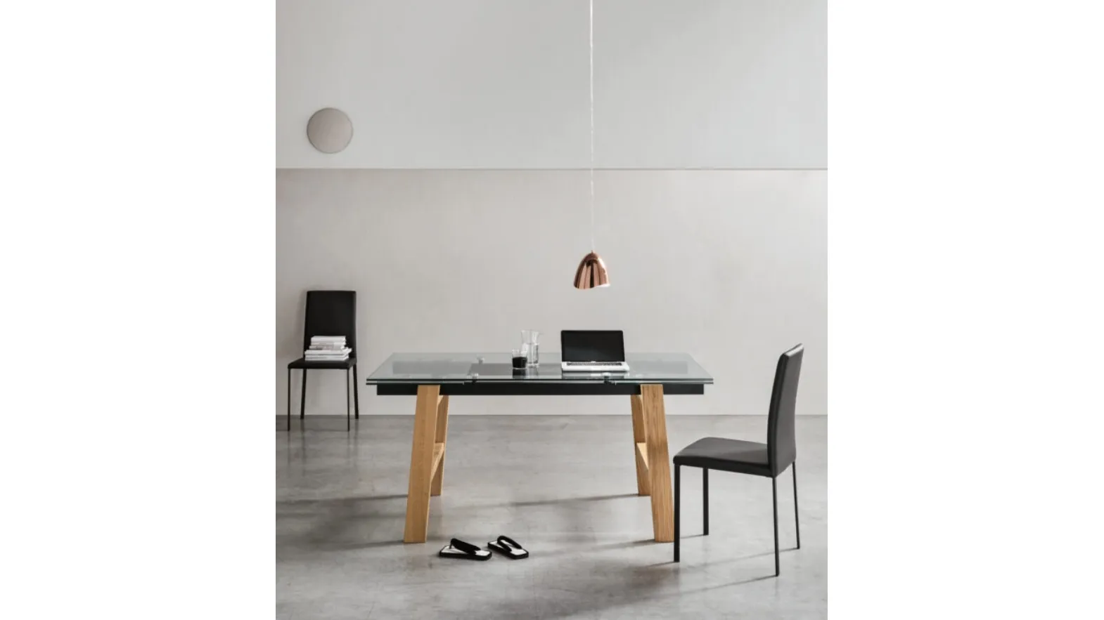 Extendable Felix table in Maronese glass