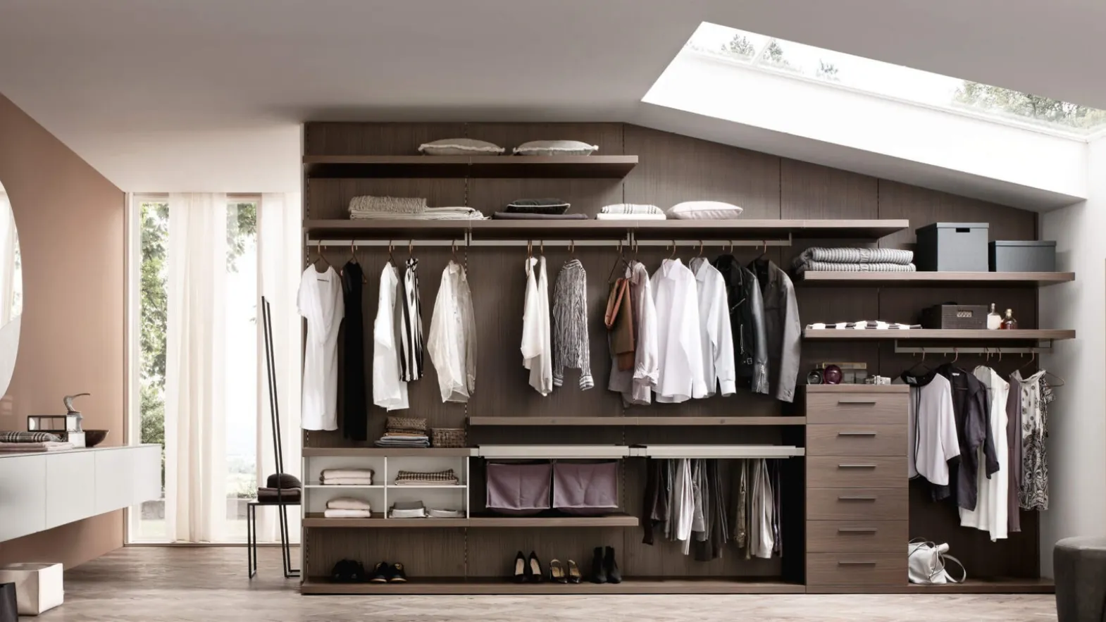 Maronese's Movida Walk-In Closet