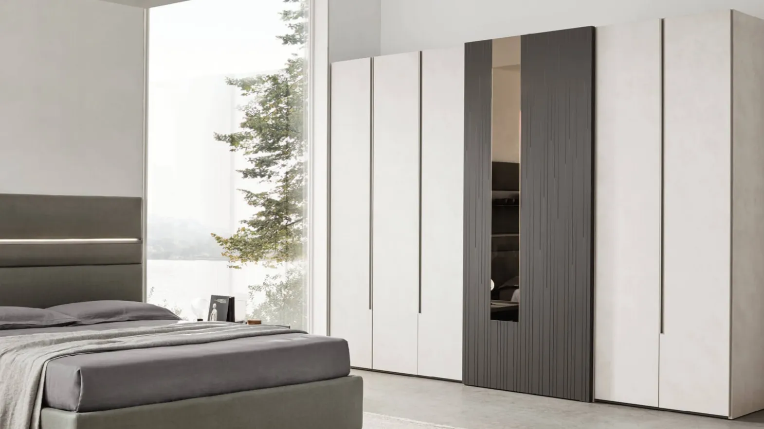 Wardrobe with hinged door 