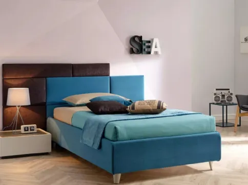 Bed with design headboard with SC214 panels by Moretti Compact