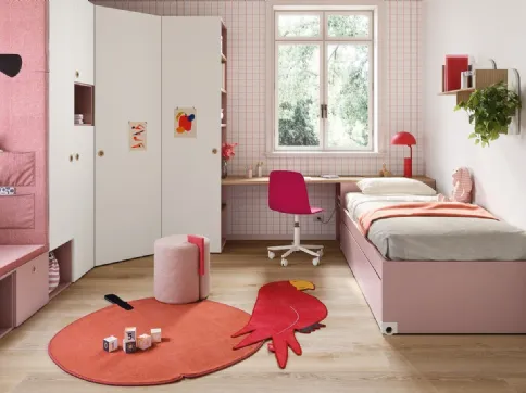 Bedroom with double bed, corner walk-in closet and Kids space 07 bench sofa container by Nidi