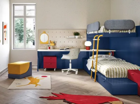 Bedroom developed entirely as a corner with Kids space 09 bunk bed by Nidi