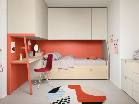 Bedroom with wooden drawers and Kids space 26 lacquered wardrobe by Nidi