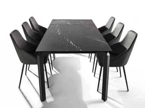 Atlante extendable table in ceramic glass and black painted steel base by La Seggiola