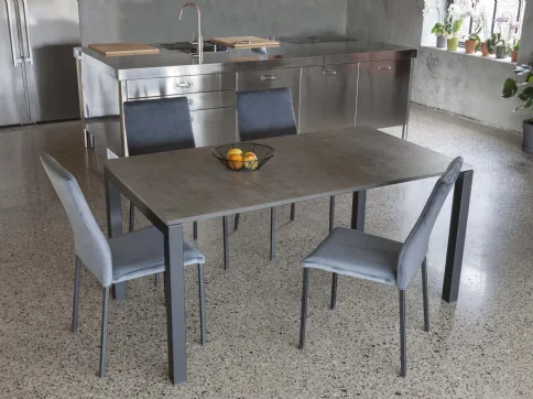 Performance extendable table in laminate with black painted metal legs by La Seggiola