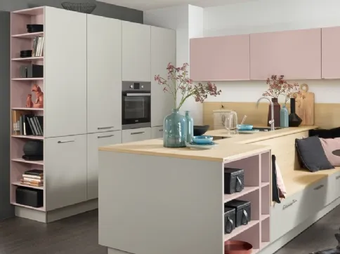 Modern kitchen with Manhattan Uni peninsula in Platinum Gray and Lavender by Nolte
